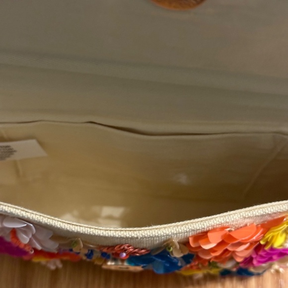 Viral Beaded Bag - Picture 5 of 6